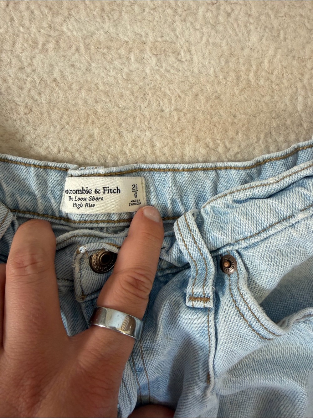 Abercrombie & Fitch Light Wash High-Rise Women’s shorts